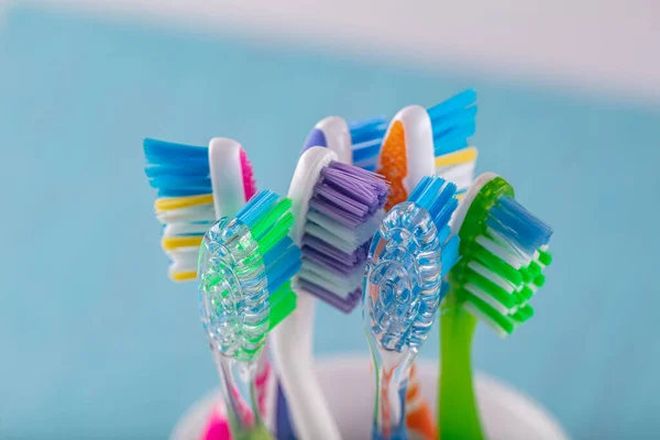 Toothbrushes Ceramic Bowl Blurred Background Colorful Toothbrushes Healthy Tooth Concept — Stock Photo, Image