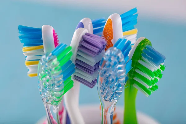 Toothbrushes Ceramic Bowl Blurred Background Colorful Toothbrushes Healthy Tooth Concept — Stock Photo, Image