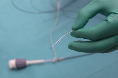 Optik eşkenar tomografi (OCT). Kateteri kontrastla temizleyin. Gelişmiş CT veya MR taramaları için Karşıtlık Ajanları İntravenöz Yönetimi. Kalp ameliyatı için kalp kateterizasyonu aracı.