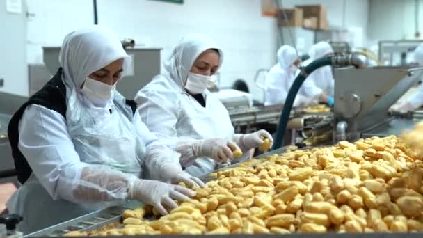 Gotowanie Wielu Słodkich Bezy Linii Produkcyjnej Koncepcja Słodkiego Jedzenia Świeżo — Wideo stockowe