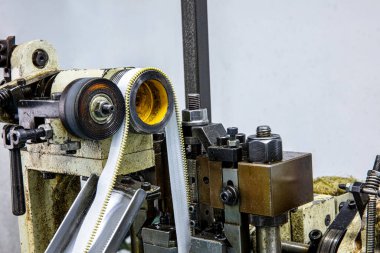 yüksek teknoloji ve hassas robot kolu ve otomatik vakum ya da fermuar kilidi ya da fermuar tutacağı ya da endüstriyel üretim sürecinin ürünü için emme kabı. Hobi ve el işi kavramı..