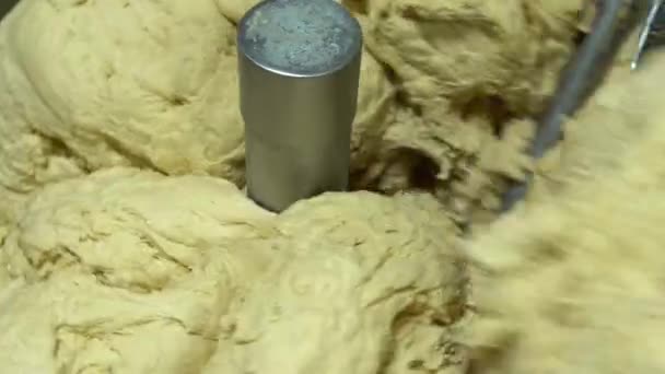 Syrové Těsto Pekařském Mixéru Proces Výroby Chleba Pomocí Míchacího Stroje — Stock video