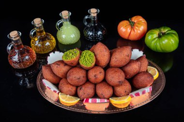 Kibbeh, Orta Doğu mutfağında (Türkçe: icli kofte) popüler bir yemektir. Türk özel gıdası icli kofte yerli Türk Gıda Konsepti Ramazan Bayramı, Kurban Bayramı.