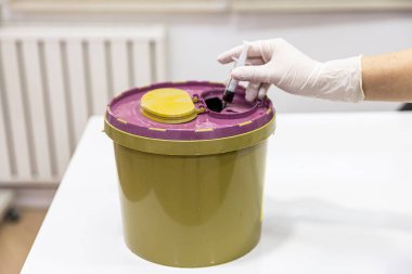 Throw away the medicine in the trash. Disposal container for Infectious waste, reducing medical waste disposal. Small Medical Waste sharps container with sharps for bio-hazard.