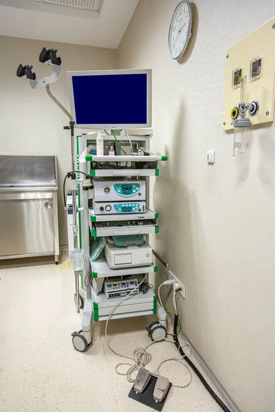 Kit Equipamiento Endoscópico Moderno Sistema Electrónico Videoendoscopia Sofá Para Pacientes — Foto de Stock