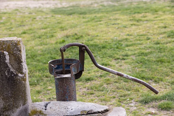 stock image Old pump used to extract water from the field in Turkey. Retro well pump, old manual water pump (Lever). Vintage cast iron water pump. 4K video shoot.