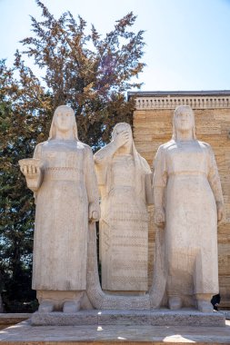 Ankara Türkiye 14.April.2022; Anitkabir aslan yolu. Türkiye 'nin Ankara kentindeki Aslan Yolu girişinde bulunan Anitkabir Türk Erkek Heykeli. Antkabir, Atatrk mozolesidir..