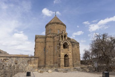 Ortaçağ Ermeni Kutsal Haç Katedrali 'nin doğu yakası levrek kabartmaları, Akdamar adası, Van Lake, Gevas Türkiye. Kilise levrek kabartmalarıyla zengin bir şekilde dekore edilmiştir. 921 yılında kral için kilise olarak inşa edildi..