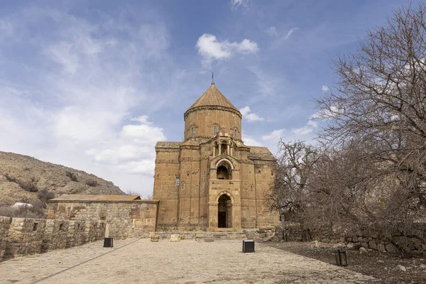 Ortaçağ Ermeni Kutsal Haç Katedrali 'nin doğu yakası levrek kabartmaları, Akdamar adası, Van Lake, Gevas Türkiye. Kilise levrek kabartmalarıyla zengin bir şekilde dekore edilmiştir. 921 yılında kral için kilise olarak inşa edildi..