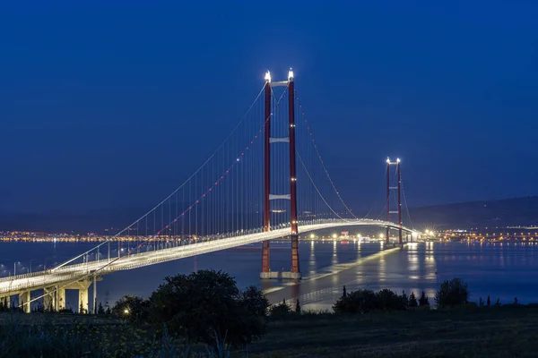 1915カナッカレ橋 英語版 トルコのカナッカレにある航空路 トルコには世界最長の吊り橋が開通しました トルコ語 1915 Canakkale Koplusu GeliboluにLapsekiを接続します — ストック写真