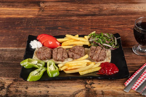 Turkse Gehaktbal Traditionele Kofte Pittige Gehaktballen Kebab Kebap Turkse Gehaktballen — Stockfoto