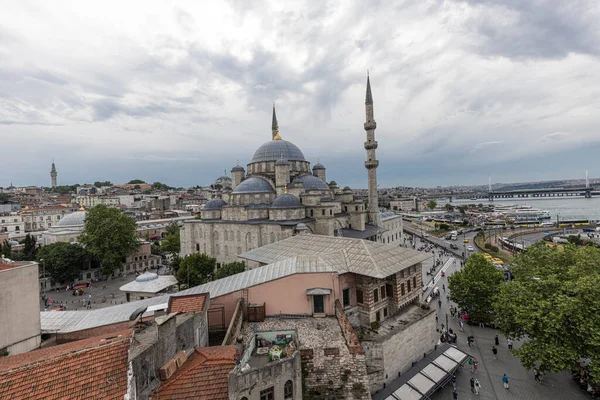 Estambul Turquía Junio 2023 Nueva Mezquita Eminonu Eminonu New Valide —  Fotos de Stock