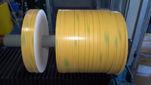 泡沫胶带生产线 泡沫聚苯乙烯 测量磁带 高质量的4K视频拍摄 — 图库视频影像