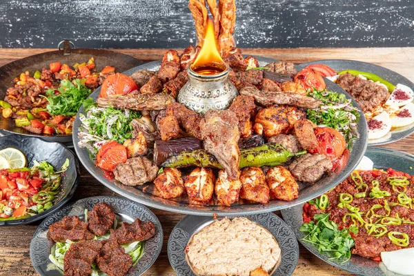 Török Arab Hagyományos Mix Vali Kebab Plate Belsejében Adana Urfa Stock Kép