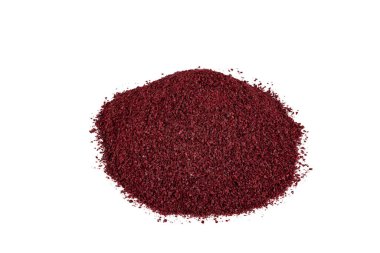 Tahta kaşıkta kuru baharatlı sumak. Yer sumac baharatı. Kurutulmuş kırmızı Sumac tozu, ahşap kaşıkta, kırsal masada sumak üzümlü baharatlar. Sağlıklı gıda konsepti.