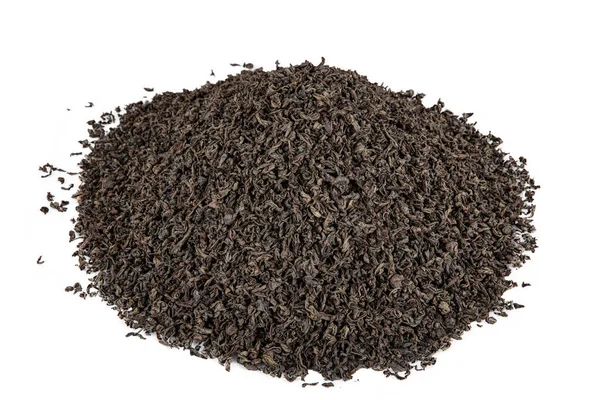 乾燥した紅茶の葉 ブラックティーの背景 白い背景に隔離された乾燥した緑茶 — ストック写真