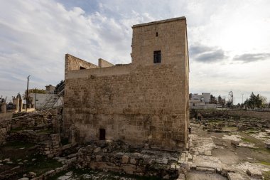 Mardin 'in Nusaybin kentinde Mor Yakup Kilisesi (Manastır). Nusaybin Kültür ve İnanç Parkı, Zeynel Abidin Camisi ve Ortodoks Mor Yakup Kilisesi, Mardin, Türkiye.