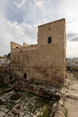 Mardin 'in Nusaybin kentinde Mor Yakup Kilisesi (Manastır). Nusaybin Kültür ve İnanç Parkı, Zeynel Abidin Camisi ve Ortodoks Mor Yakup Kilisesi, Mardin, Türkiye.