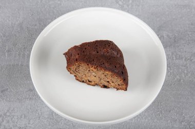 Cevizli havuçlu kek. Cevizli havuçlu kek. Kahverengi şeker ve cevizli vejetaryen havuçlu kek..