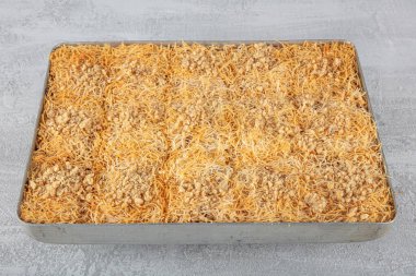 Kadayif Tatlısı. Türk ve Arap Geleneksel Tatlıları Hindistan cevizi ve şam fıstıklı Kadayif baklavası. 