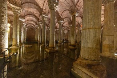 Türkiye; İstanbul; 21 Mart; Basilica Sarnıcı - İmparator Justinianus 'un altıncı yüzyılda İstanbul, Türkiye' de inşa ettiği yeraltı su deposu. Bazilika Sarnıcı, (Yerebatan), İstanbul, Türkiye.