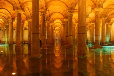 Türkiye; İstanbul; 21 Mart; Basilica Sarnıcı - İmparator Justinianus 'un altıncı yüzyılda İstanbul, Türkiye' de inşa ettiği yeraltı su deposu. Bazilika Sarnıcı, (Yerebatan), İstanbul, Türkiye.