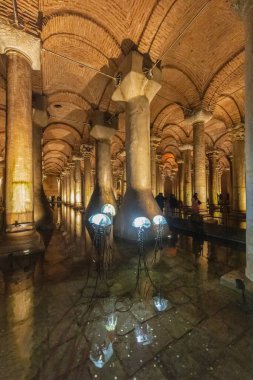 Türkiye; İstanbul; 21 Mart; Basilica Sarnıcı - İmparator Justinianus 'un altıncı yüzyılda İstanbul, Türkiye' de inşa ettiği yeraltı su deposu. Bazilika Sarnıcı, (Yerebatan), İstanbul, Türkiye.
