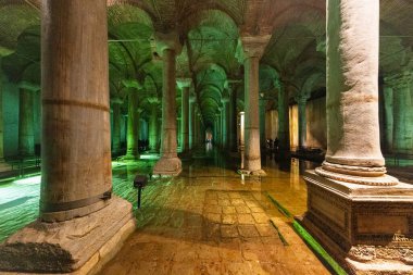 Türkiye; İstanbul; 21 Mart; Basilica Sarnıcı - İmparator Justinianus 'un altıncı yüzyılda İstanbul, Türkiye' de inşa ettiği yeraltı su deposu. Bazilika Sarnıcı, (Yerebatan), İstanbul, Türkiye.