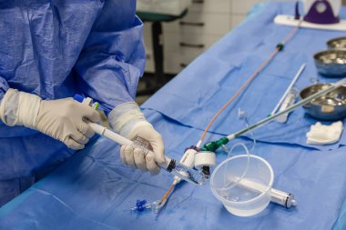 Teslimat sistemi. Medtronik aort kapakçığı. Kalp ameliyatı. Küçük Aort Kökleri Hastalarda Stenless Aort Xenograft ile Sağlık Hizmetleri Tam köklü Aort Kapakçığı Değiştirme.