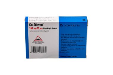 İstanbul Türkiye 27 Nisan 2024; Eş-Diovan 160 mg, 25 mg film kaplı tablet. Novartis tarafından üretilen anti-hipertansif haplar. Novartis, İsviçreli çok uluslu bir ilaç şirketi..
