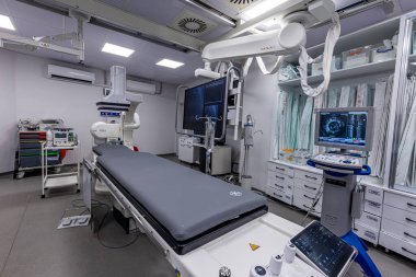 Denizli Türkiye 29 Şubat 2024, Kalp Operasyon Odası. Karmaşık kalp ameliyatı, kardiyovasküler ameliyat, modern tıp. Röntgen. Gelişmiş teknoloji, yüksek teknolojili ameliyat odası..