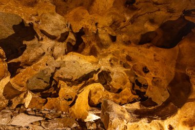 Taskuyu mağarası, Mersin 'in Tarsus ilçesinin yaklaşık 10 km kuzeybatısındaki Taskuyu Köyü' nde yer almaktadır. Tarsus, Mersin 'deki Taskuyu Mağarası, Türkiye.