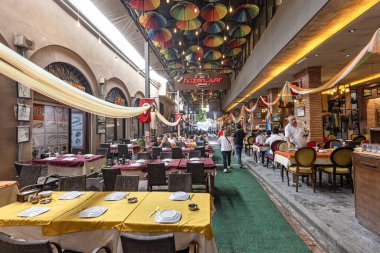 Türkiye, Adana, 19 Nisan, Kazancilar Restaurant Buyuksaat, Adana Kazancilar Bazaar. Kazancilar Kebap 1908 'den beri Adana' nın tarihi dokusunu ve tadını canlı tutuyor..