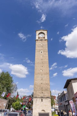 Türkiye, Adana, 2024 Nisan, Buyuksaat. Adana Büyük Saat Kulesi Seyhan ilçesinde Ali Minif Caddesi 'nde yer almaktadır. 1881 ve 1882 yılları arasında inşa edilmiş..