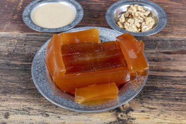 Geleneksel Türk Balkabağı Tatlısı (kabak tatlisi). Hatay 'dan Türk Çıtır Kabak Tatlısı, Ceviz Tozu ile Kirecte Kabak Tatlisi.