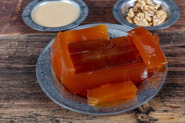 Geleneksel Türk Balkabağı Tatlısı (kabak tatlisi). Hatay 'dan Türk Çıtır Kabak Tatlısı, Ceviz Tozu ile Kirecte Kabak Tatlisi.