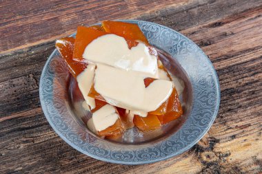 Geleneksel Türk Balkabağı Tatlısı (kabak tatlisi). Hatay 'dan Türk Çıtır Kabak Tatlısı, Ceviz Tozu ile Kirecte Kabak Tatlisi.