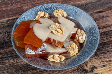 Geleneksel Türk Balkabağı Tatlısı (kabak tatlisi). Hatay 'dan Türk Çıtır Kabak Tatlısı, Ceviz Tozu ile Kirecte Kabak Tatlisi.