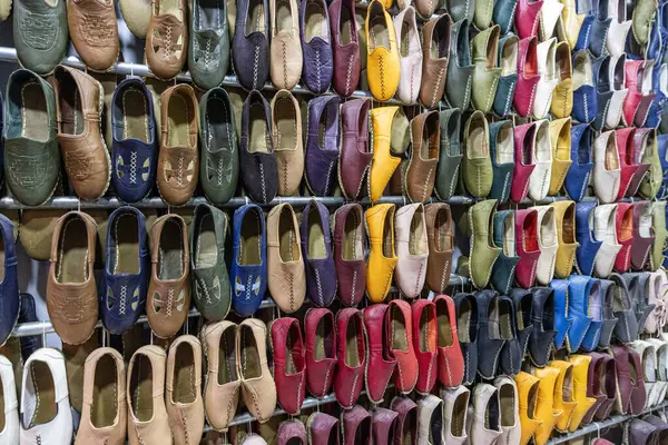 stock image Traditional turkish leather shoes named yemeni. Colorful handmade leather slipper shoes displayed on the street market in Turkey.