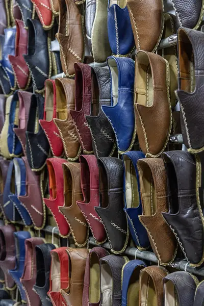 stock image Traditional turkish leather shoes named yemeni. Colorful handmade leather slipper shoes displayed on the street market in Turkey.