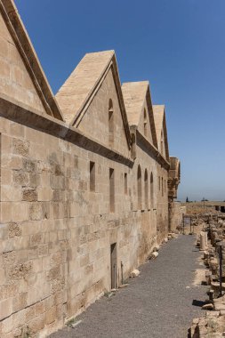 Harran 'daki Ulu Cami harabeleri. Bu mimari anıt Anadolu 'daki en eski camidir ve 8. yüzyılda inşa edilmiştir. Antik Harran kentinin kalıntıları, Şanlıurfa, Türkiye.