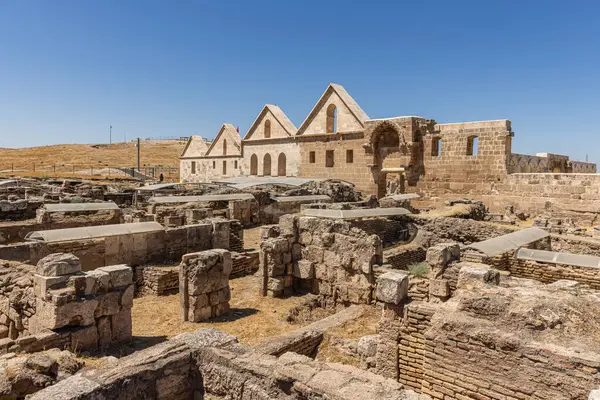 stock image Ruins of Ulu Cami (The Great Mosque) in Harran. This architectural monument is the oldest mosque in Anatolia and was built in 8th century. Ruins of the ancient city of Harran, Sanliurfa, Turkey.