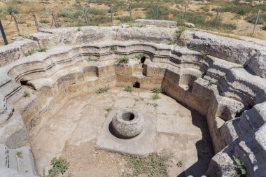 Anadolu 'nun en eski camisi olan Ulu Cami' nin kalıntıları, 8. yüzyılda inşa edildi. Harran, Türkiye 'nin güneydoğu bölgesindeki Sanliurfa yakınlarında ilginç bir turizm beldesi..