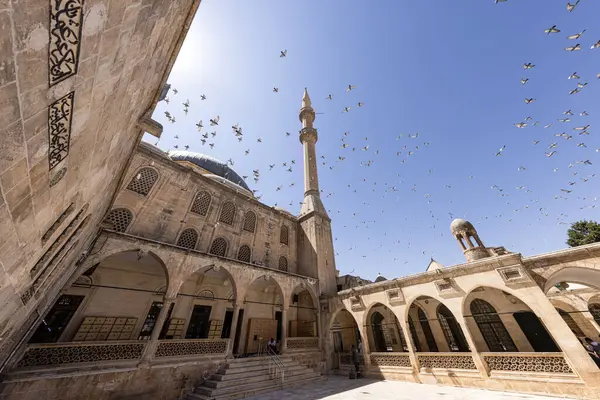 stock image Sanliurfa, Turkey August 4, 2024; Sanliurfa Halilurrahman Mosque courtyard and fountain. Mevlid-i Halil Mosque Sanliurfa, Turkey.