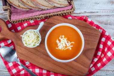 Türk mutfağı domates çorbası. Lezzetli görünen domates çorbası. Türkçe adı: Domates corbasi