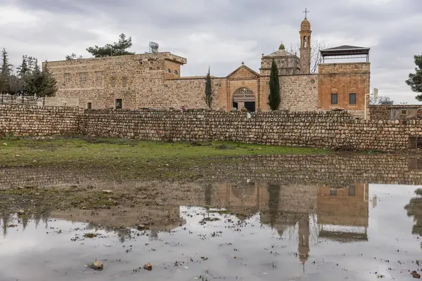 Türkiye 'nin Hah, Mardin ilçesi olarak da bilinen Anitli köyündeki Kutsal Meryem' e adanmış Suriye Ortodoks Kilisesi. Tarihi Mardin Midyat Meryem Kilisesi.