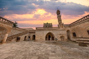 Türkiye 'nin Hah, Mardin ilçesi olarak da bilinen Anitli köyündeki Kutsal Meryem' e adanmış Suriye Ortodoks Kilisesi. Tarihi Mardin Midyat Meryem Kilisesi.