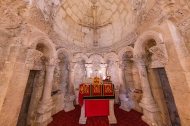 Mardin, Türkiye, 10 Ocak 2024; Hah, Mardin olarak da bilinen Anitli köyündeki Suriye Ortodoks Kilisesi. Tarihsel Mardin bakir Meryem Kilisesi.