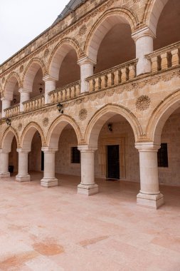 Mor Eliyo Kilisesi, bir Suriye Antik Ortodoks Kilisesi, Mardin 'in Midyat Köyü' nde ibadete açıldı..