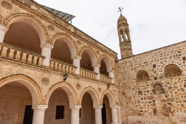Mor Eliyo Kilisesi, bir Suriye Antik Ortodoks Kilisesi, Mardin 'in Midyat Köyü' nde ibadete açıldı..
